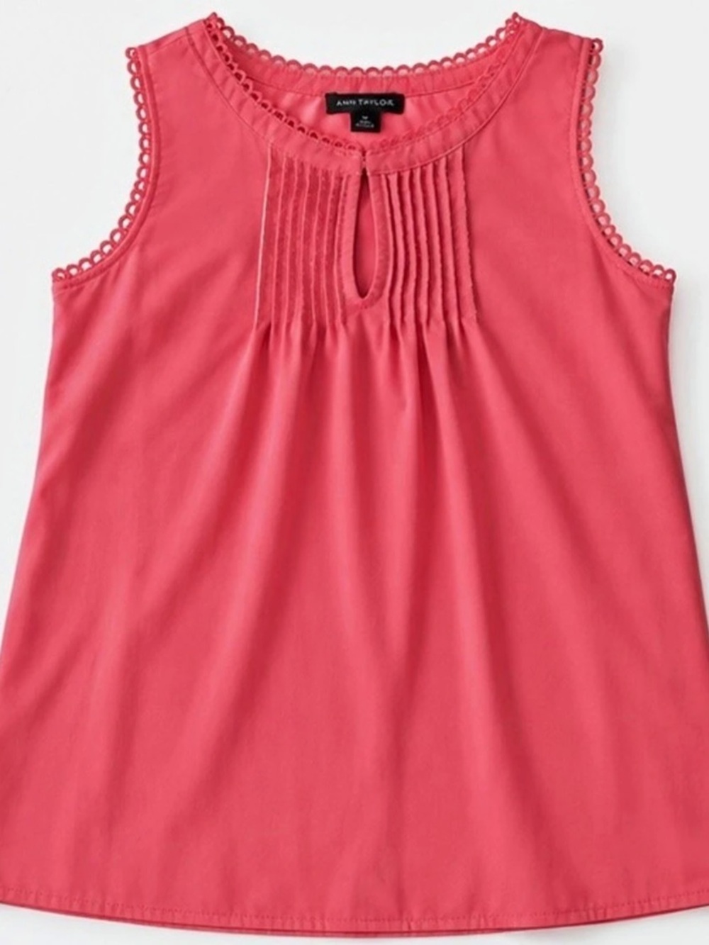 Ann Taylor Pleated Sleeveless Top in Pink Size Medium Like New